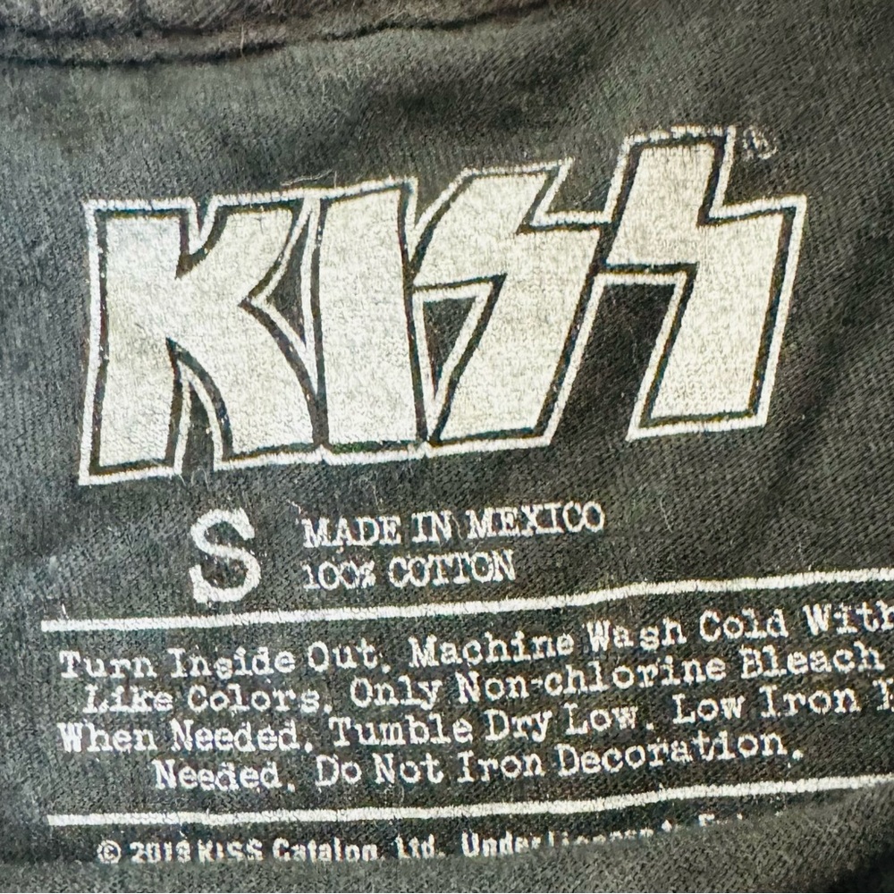 Kiss t - Picture 2 of 2